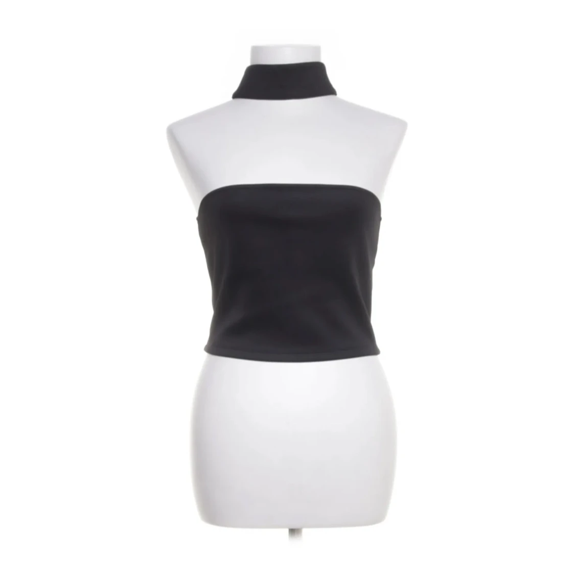 Svart topp med halterneck liknande design