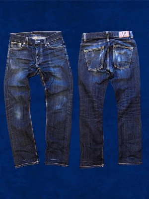 Nudie Grim Tim Selvage jeans - Säljer ett par mörkblå Nudie Grim Tim Selvage, Sjul wash! Storleken är w30 L30 bara att skriva till mig om du har någon fråga eller fundering angående jeansen! Pris kan självklart diskuteras!