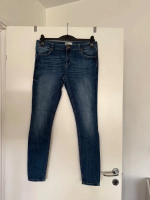 Stuprörsjeans  - Storlek 44. Osäker på om dessa är använda. 
