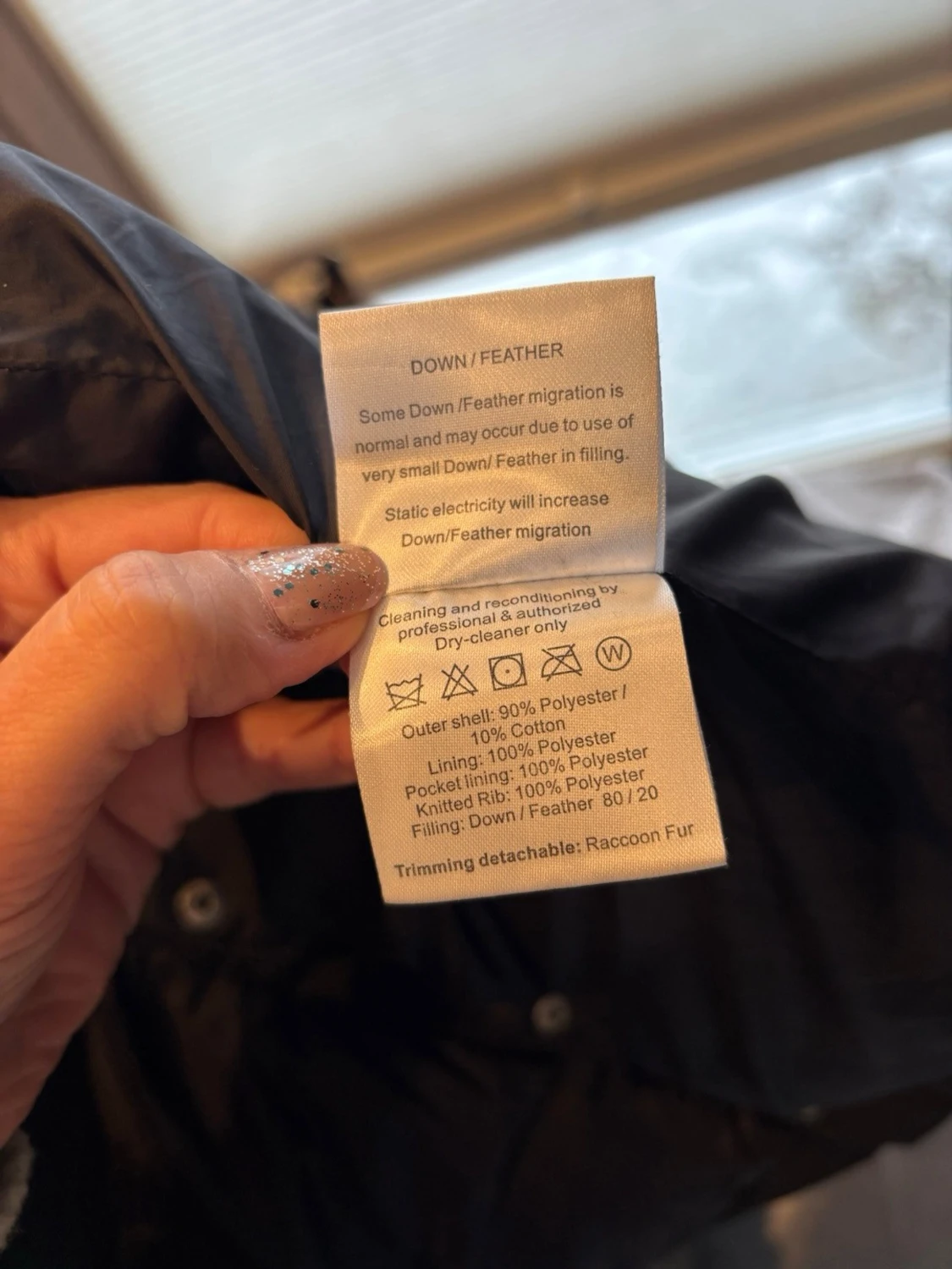 Svart dunjacka med pälskrage från Hollies - 4