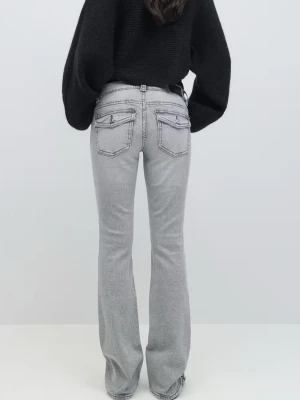 Grå bootcut jeans med fickdetaljer - Säljer ljusgrå jeans!🌸