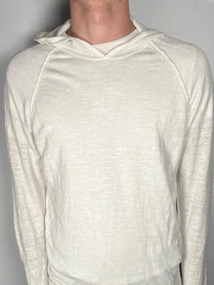 Oscar Jacobson hoodie - Säljer en riktigt snygg och trendig Oscar Jacobson hoodie i fint skick, storlek M, vid frågor är det bara att skriva //Gramenti