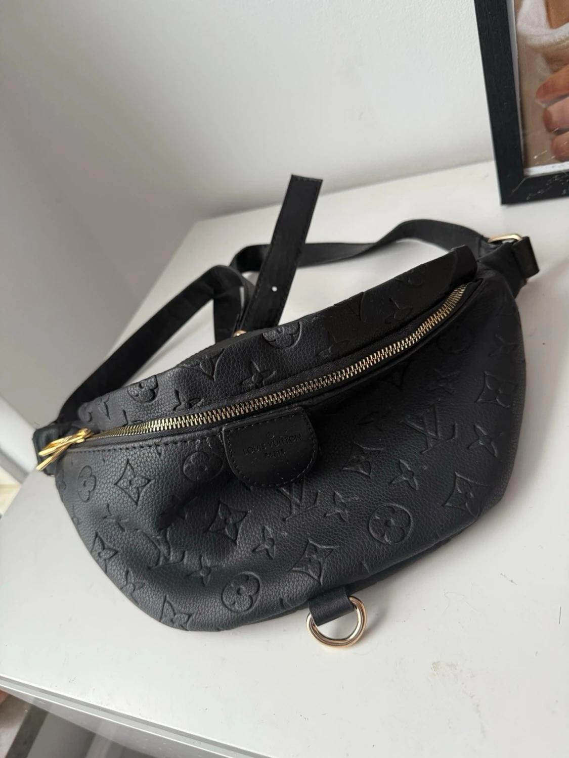 Svart supersnygg mönstrad axelväska 