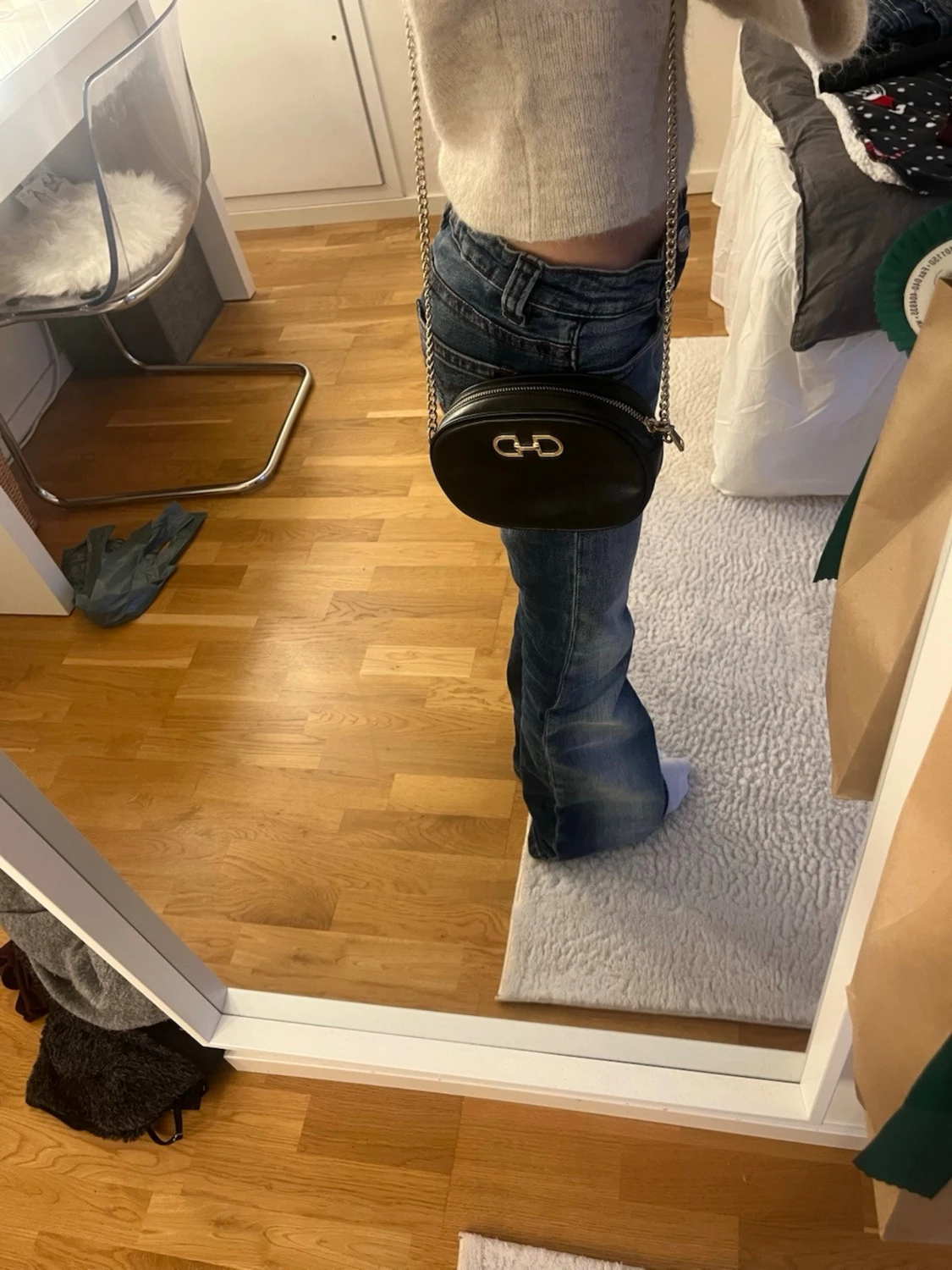 💕Svart axelväska med guldiga detaljer från H&M💕 - 4