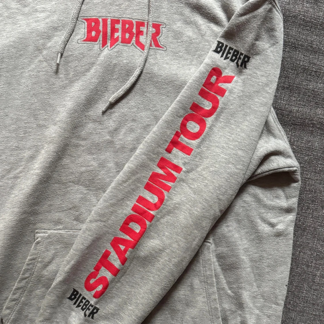 Grå Bieber Stadium Tour hoodie