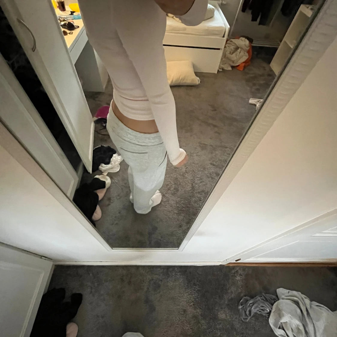 En ljusrosa långärmad tröja från Gina Tricot  - 1