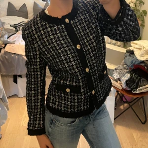 Kofta / jacka  - Fin kofta / jacka, storlek 38 men passar 34-36!