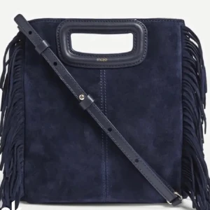 Marinblå väska från maje Mini - Säljer min marinblåa make väska i mini. I bra skick. Man får med ett långt svart axelband samt guldkedjan i bilden.💕