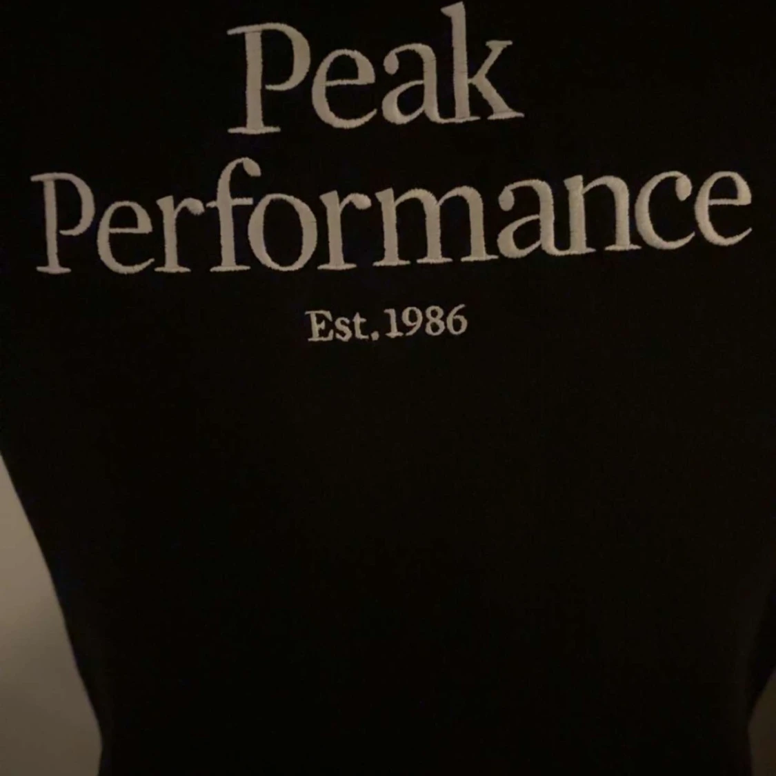 Svart hoodie från Peak Performance - 2