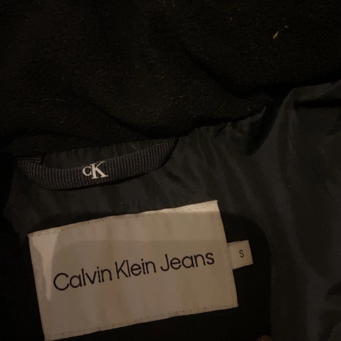 Svart pufferjacka från Calvin Klein - 2