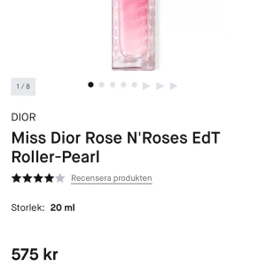 Miss Dior Rose N'Roses Roller - Smidig och trendig roller-parfym från Dior i 20 ml format. Perfekt att ta med i väskan för en snabb uppfräschning när du är på språng. Helt oanvänd.