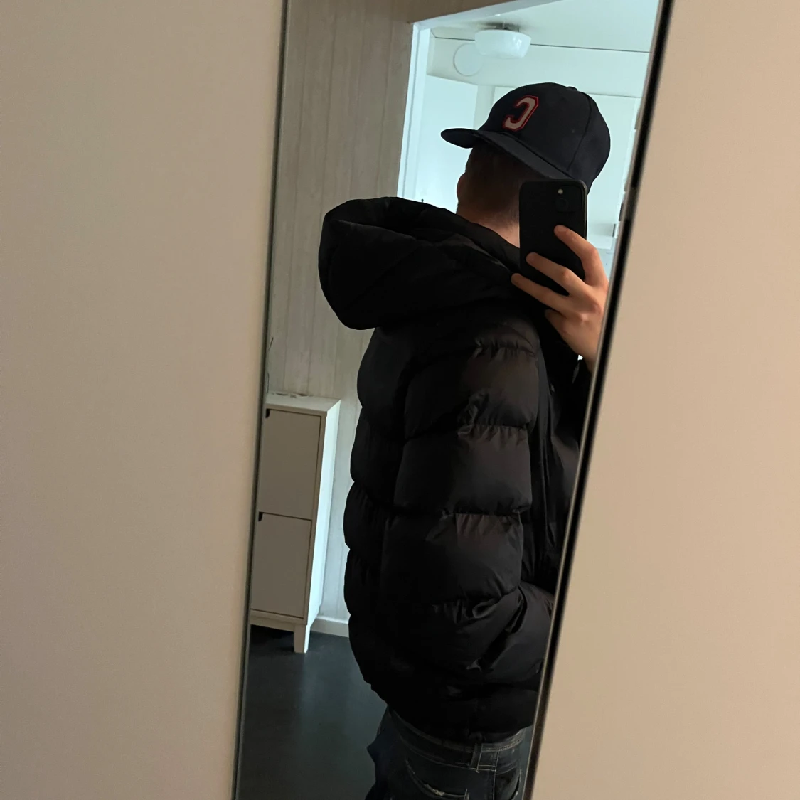 Svart pufferjacka med huva - 2