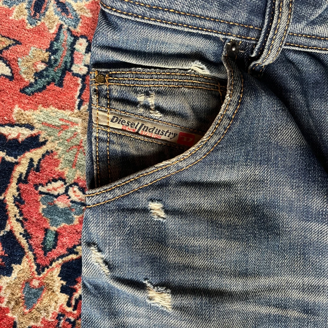 Blå slitna jeans från Diesel - 3