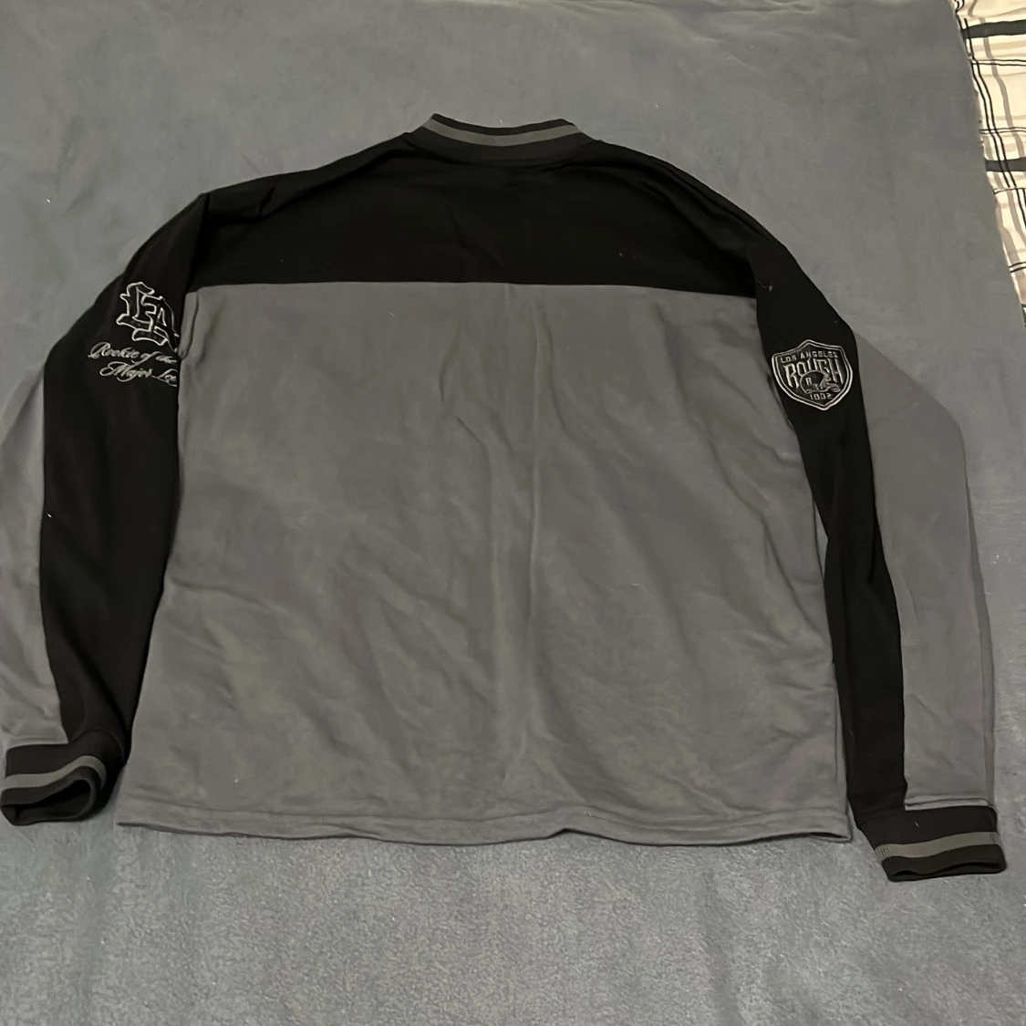 Grå och svart oversized tröja Black Squad - 1