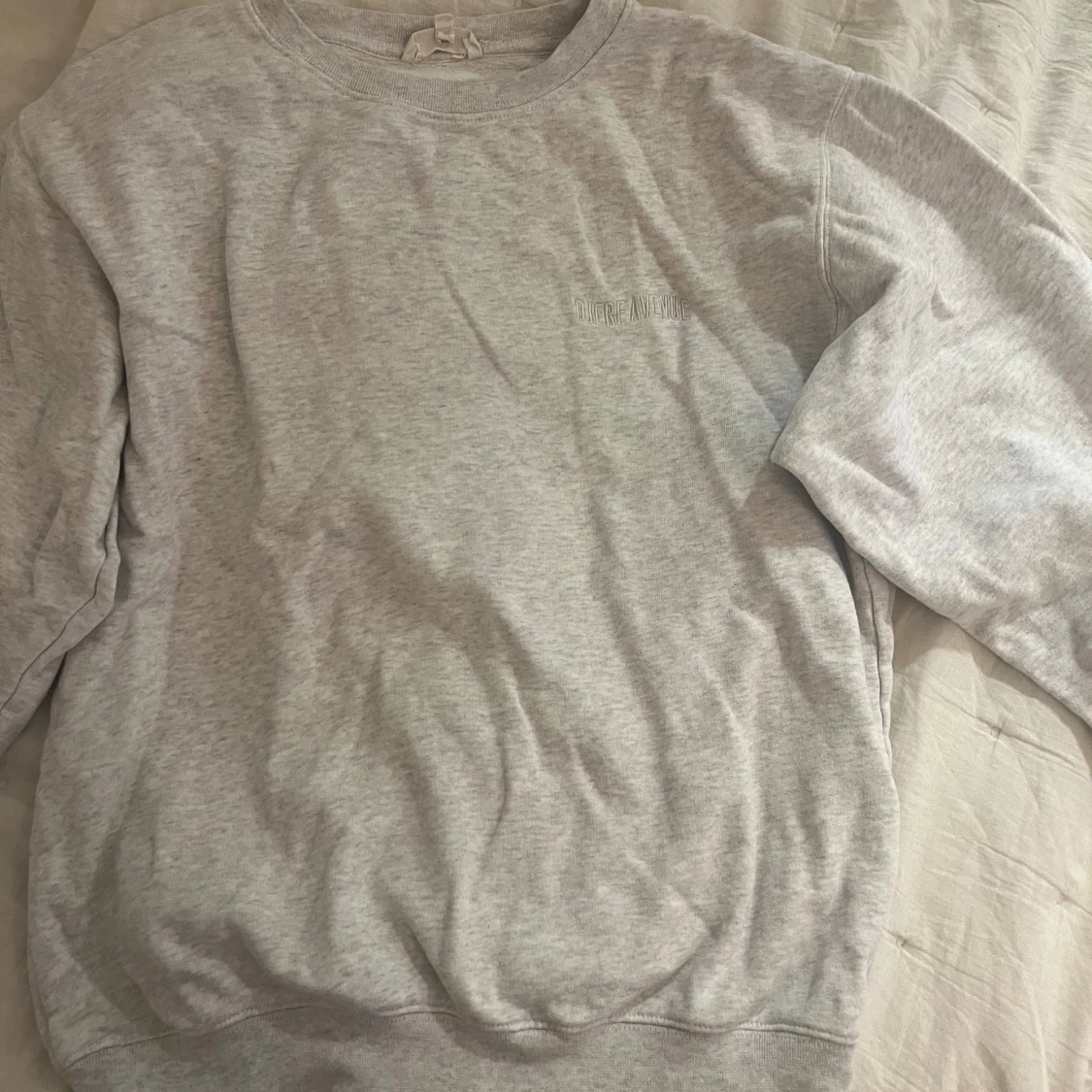 Grå sweatshirt från Djerf Avenue - 2