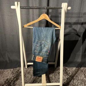 Vintage Levis 501 - Vintage Levis 501 Storlek: 31/34 Skick: 8/10 Färg: Blåa Hör av er vid fler frågor eller funderingar!✌️😄// Hugo