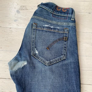 Dondup George jeans  - Sjukt feta Dondup jeans i modellen George i mycket fint skick 🙌 Har en legning i skrevet men syns inte vid användning, skriv vid fråga 🔥 ✌️ 