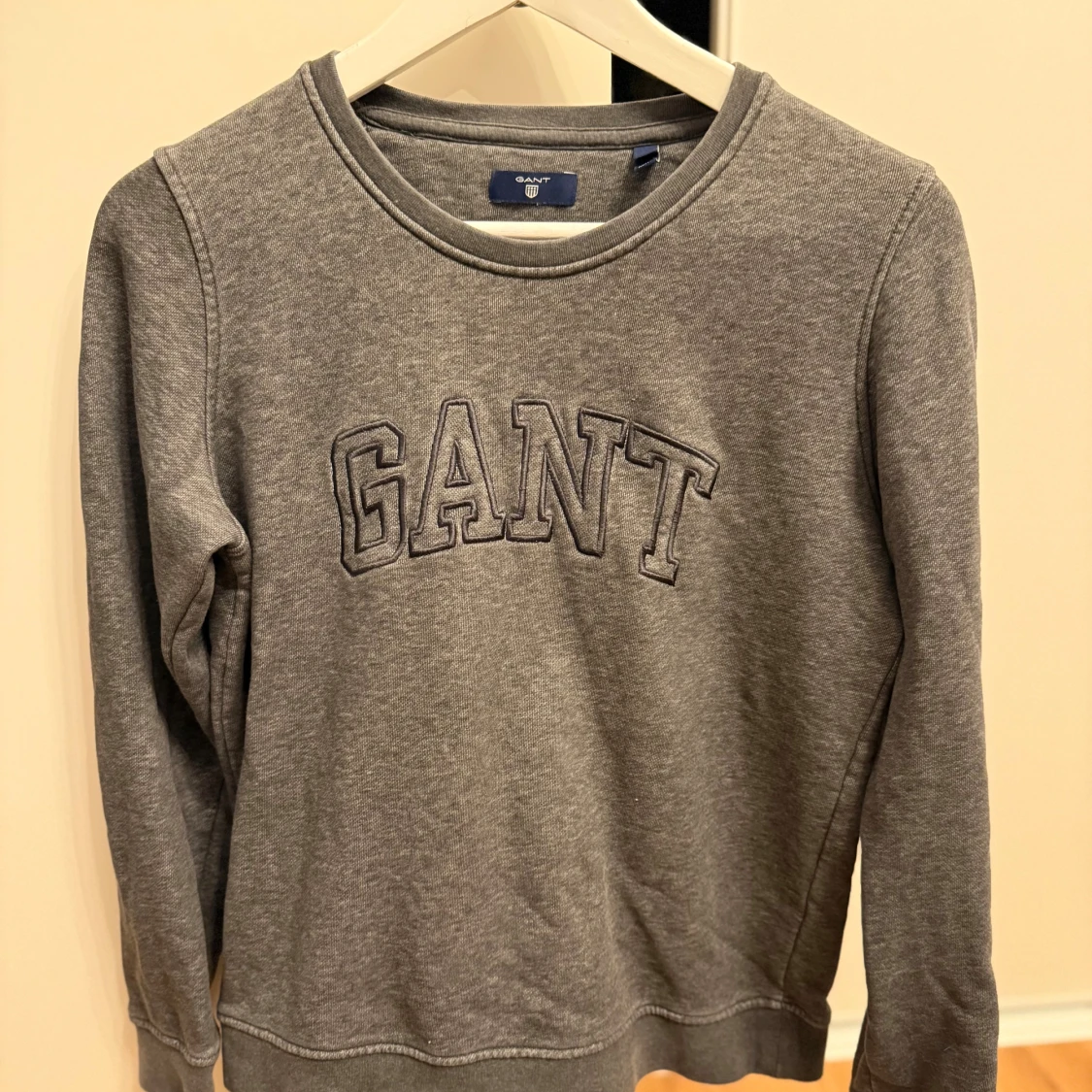 Grå sweatshirt från GANT