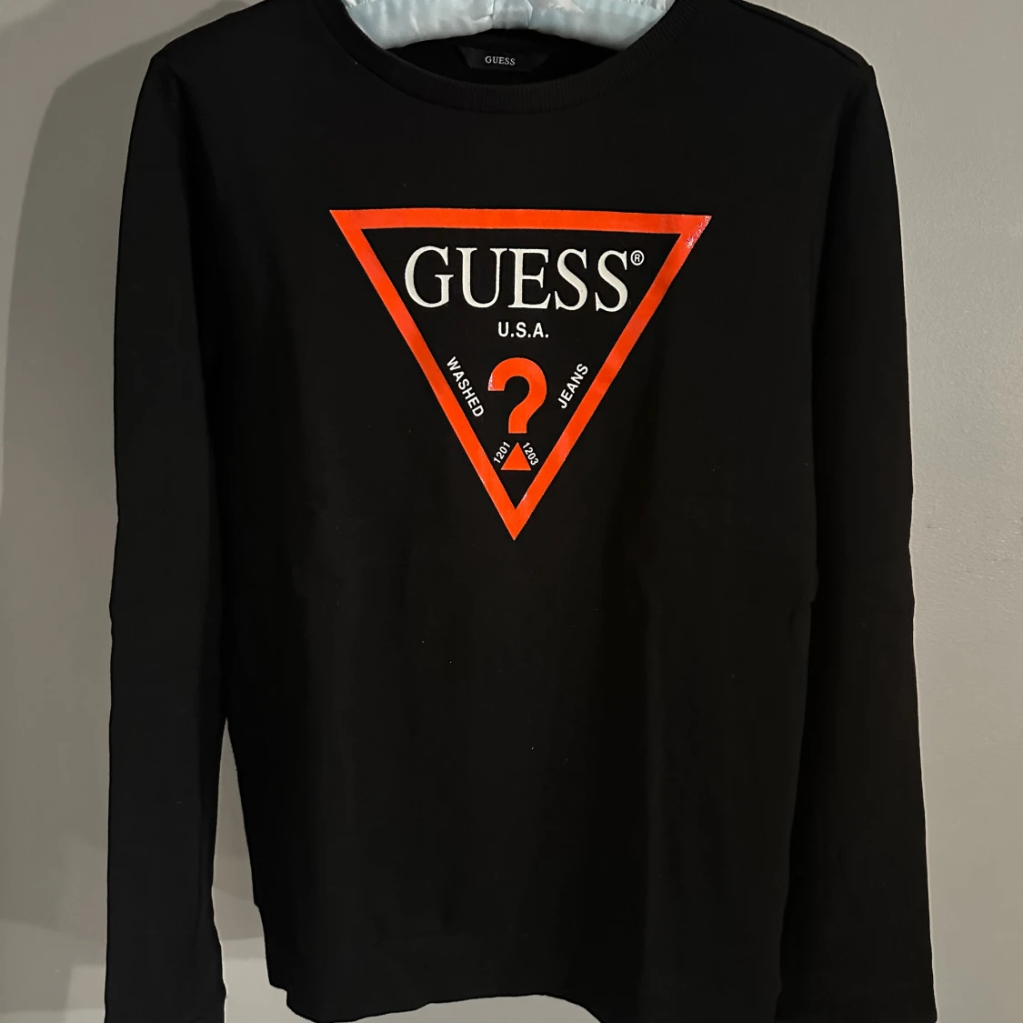 Svart tunnare sweatshirt