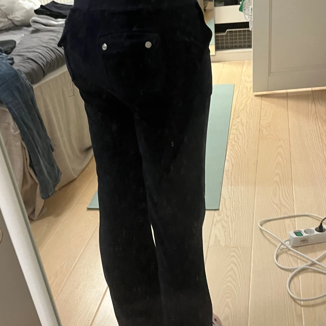 Mörkblå Juicy Couture byxor - 1