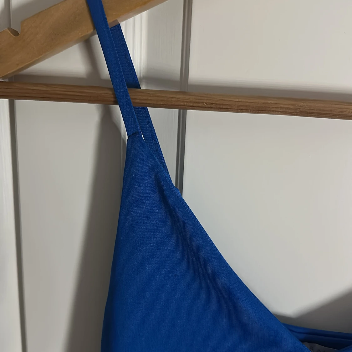 Blå croppad linnetopp med v-ringning - 2