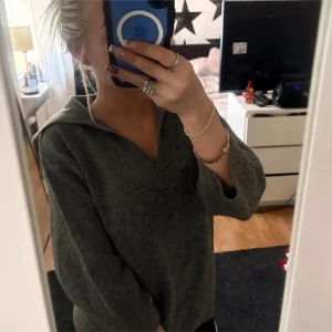 Grå stickad tröja - Säljer en grå stickad tröja i st S ifrån Esmara💕bara att fråga om fler bilder eller diskutera priset
