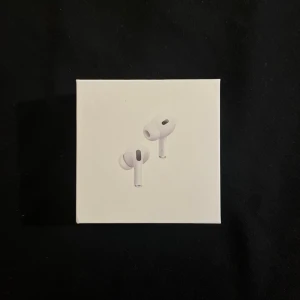 AirPods gen 2 pro - Nästan helt nya AirPods fick dom när jag fyllde år i oktober och vill inte ha dom. Inte fake