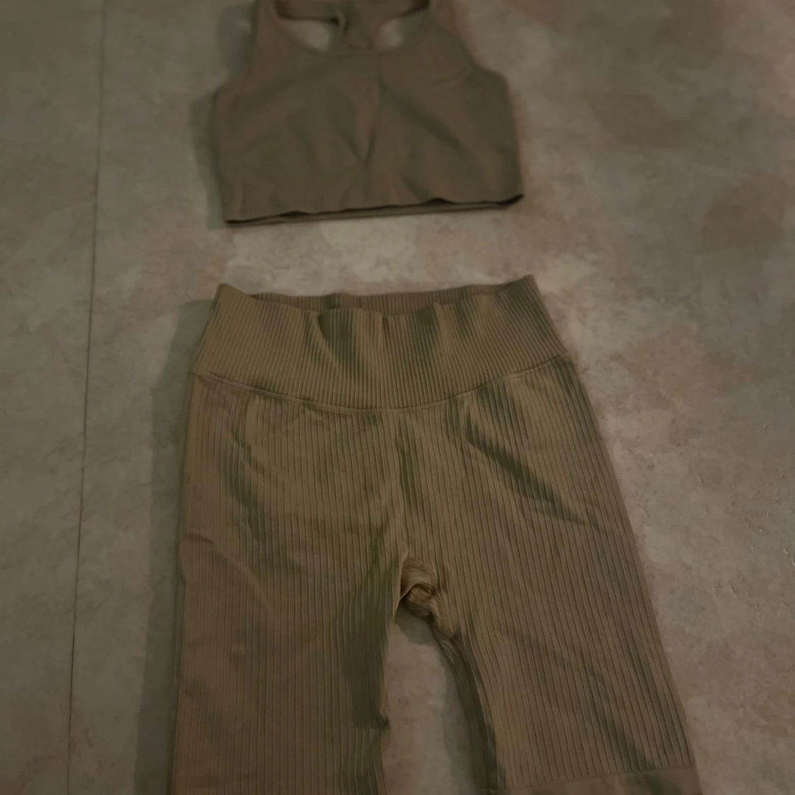 Ribbade beige cykelshorts - 1