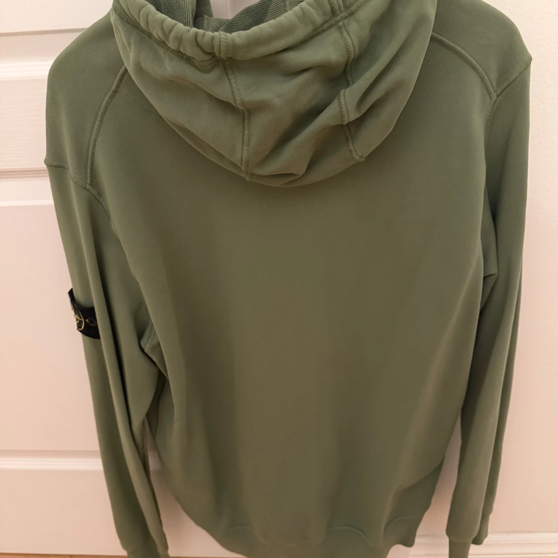 Grön hoodie från Stone Island - 1