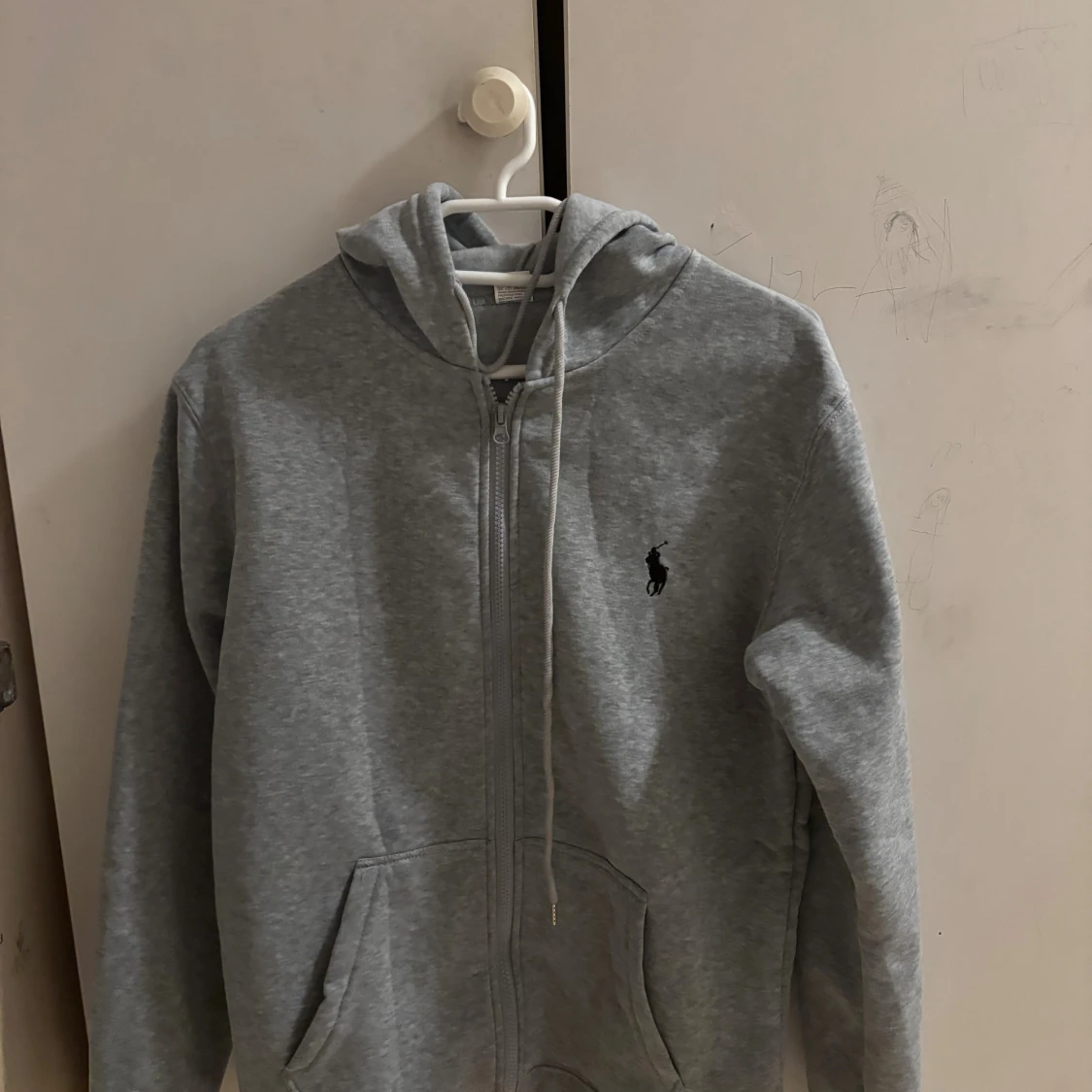 Grå hoodie från Polo Ralph Lauren - 2