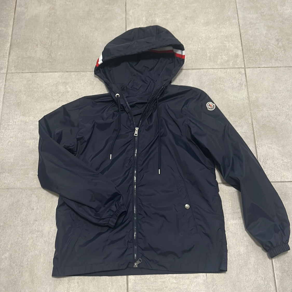 Mörkblå vindjacka från Moncler