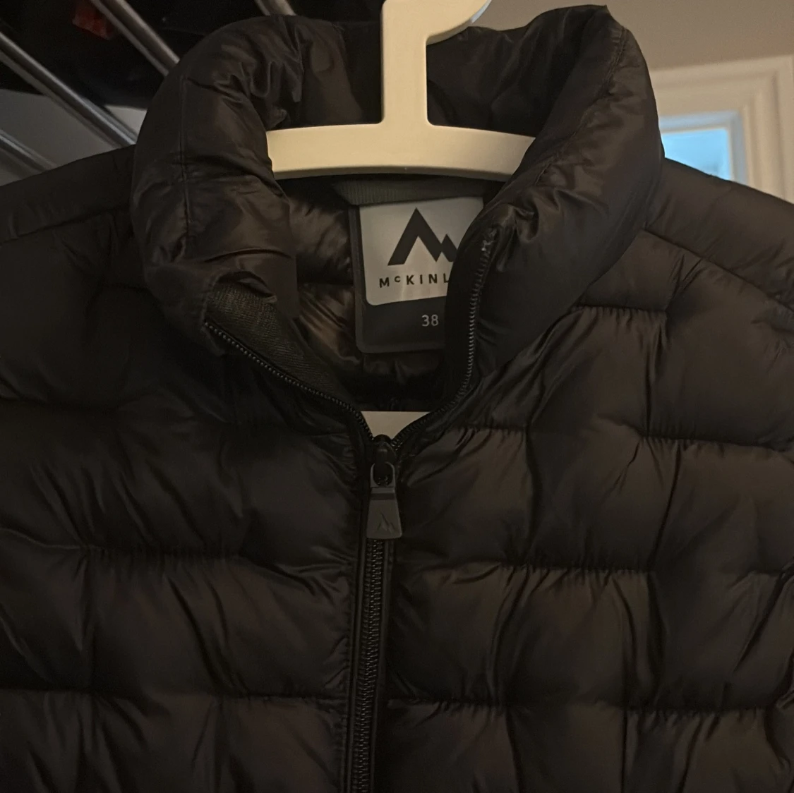 Svart dunväst från McKinley - 1