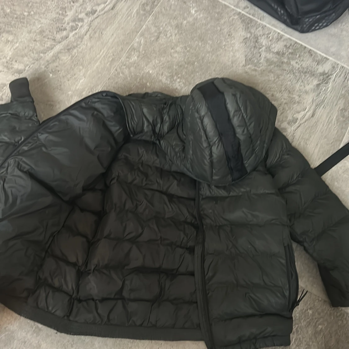 Svart dunjacka Peak Performance - 4