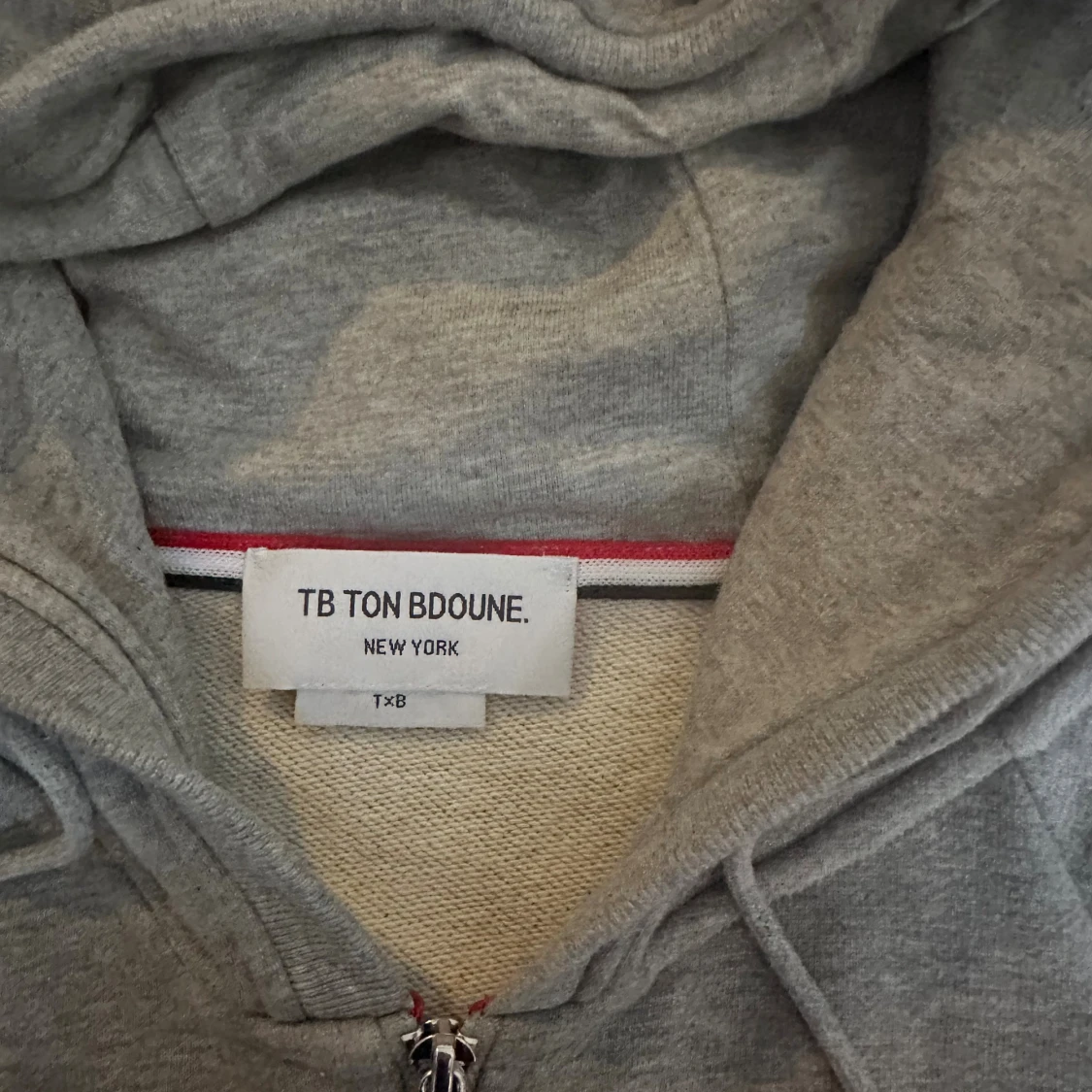 Grå hoodie från TB Ton Bdoune - 1