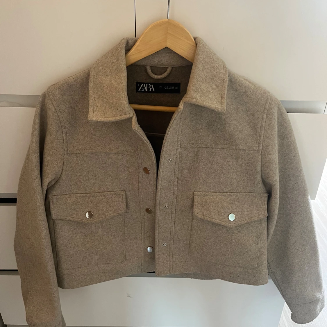 Beige jacka från Zara