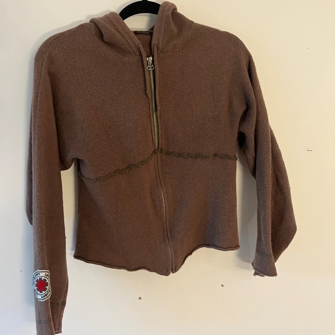 Brun hoodie med vingar från La Luna