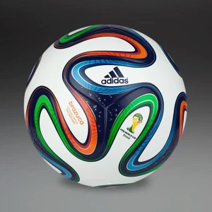Äkta Adidas Brazuca - Har en ÄKTA Adidas Brazuca som är den officiella matchbollen från FIFA World Cup 2014 i Brasilien. Bollen har en unik färgglad design och är i nyskick utan synligt slitage. Perfekt för samlare eller fotbollsälskare som vill ha en ikonisk boll med hög kvalitet.