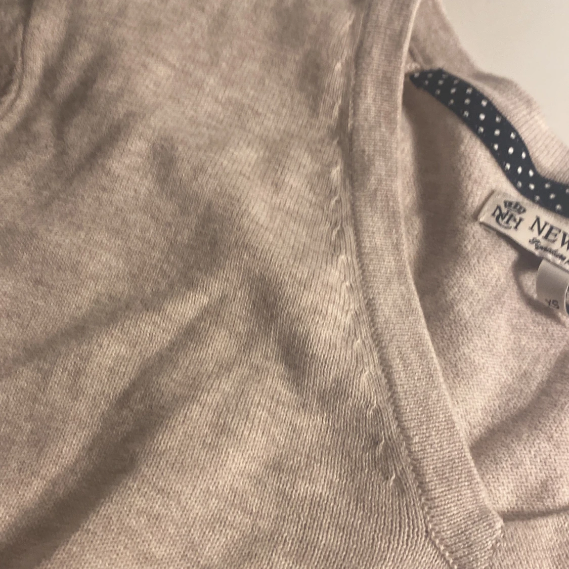 Beige v-ringad stickad tröja Newhouse - 3