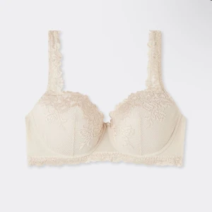 Intimissimi bh pretty flowers - Helt ny intimissimi bh i modellen ”pretty flowers”-köptes för någon vecka sen och aldrig använd men saknar prislapp. Säljer då den inte passar mig.  I strl 75C, nypris 559kr. 