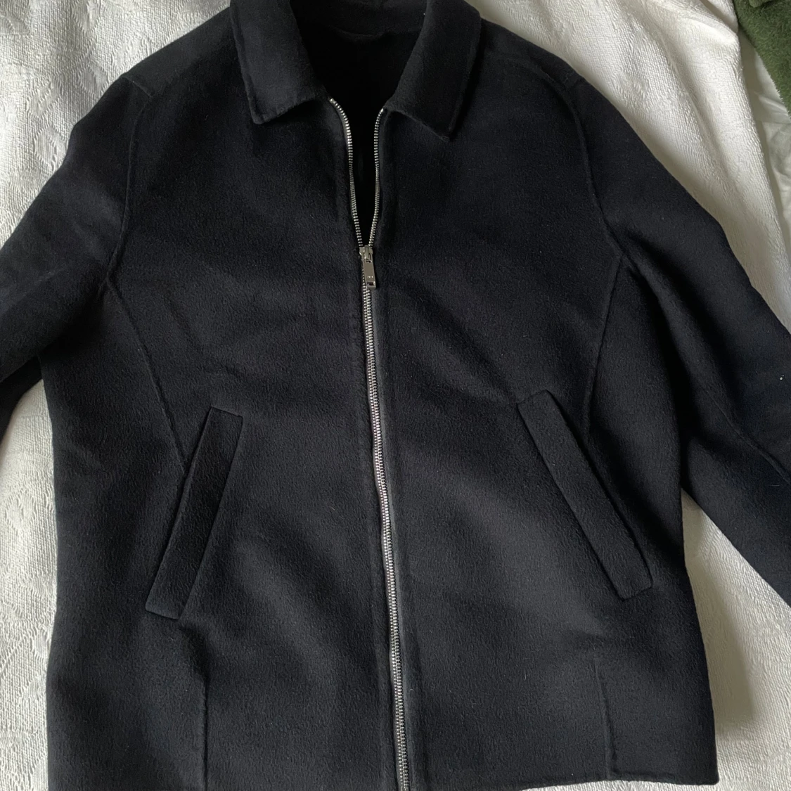 Svart overshirt med dragkedja från Zara  - 1