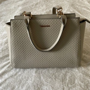 Hand väska  - Ny väska Andvänd få gånger 