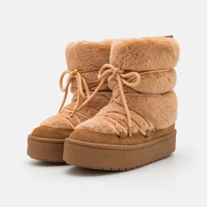 Vinterskor - Platå vinterskor med varmt foder. Supersöta och prefekta till vintern. Nästan som nya☺️