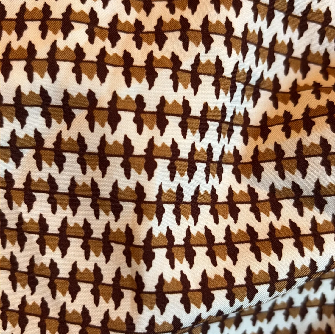 Brun och vit mönstrad skjorta från SHEIN - 3