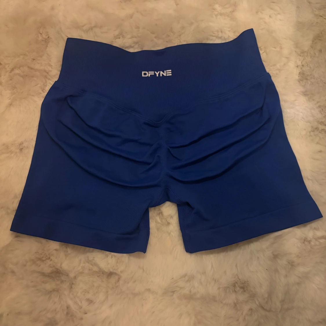 Blå träningsshorts från DFYNE - 1