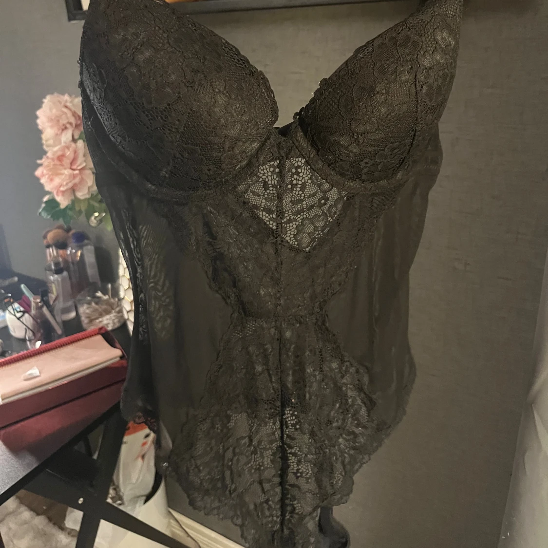 Svart spetsig korsett med justerbara band