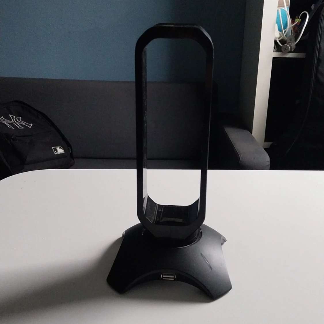 GXT Headset stand Med RGB - 1