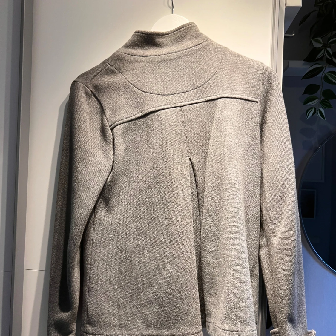 Grå skepparkavaj från Holly & Whyte - 3