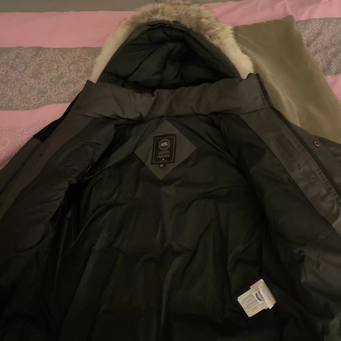 Grå dunjacka med päls från Canada Goose black label  - 2