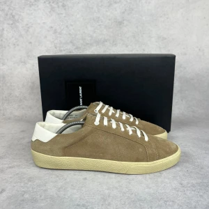 Saint Laurent SL/06 sneaker - – Condition: 9/10 - replaced inner soles  – What is included: Only the sneakers  – Retail price: 7000 + SEK