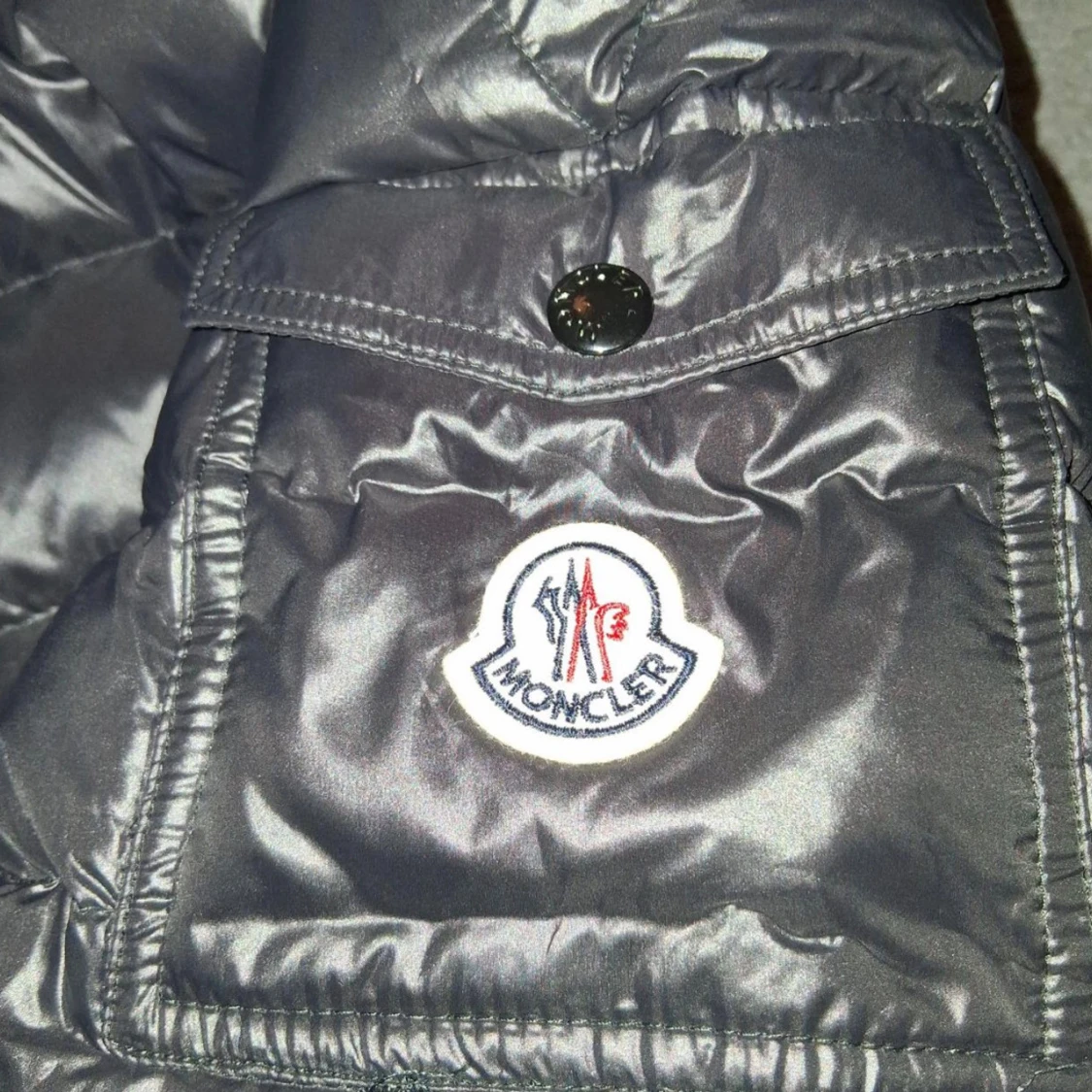 Svart Moncler pufferjacka med huva - 1